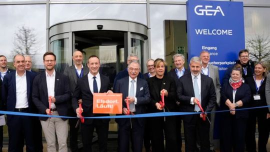 Opening of the new GEA Pharma Technology Center in Elsdorf: Johannes Giloth (COO, GEA), Michael Asenkerschbaumer (Managing Director Lyophilization), Andreas Heller (Mayor of Elsdorf), Prof. Dieter Kempf (Chairman of the Supervisory Board, GEA), Mona Neubaur (Minister of Economic Affairs of North Rhine-Westphalia) and GEA CEO Stefan Klebert (front row, from left to right). (Source:  GEA)