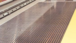 Anwendungsbeispiel einer begehbaren Steelflex-Grubenabdeckung (Dynatect)