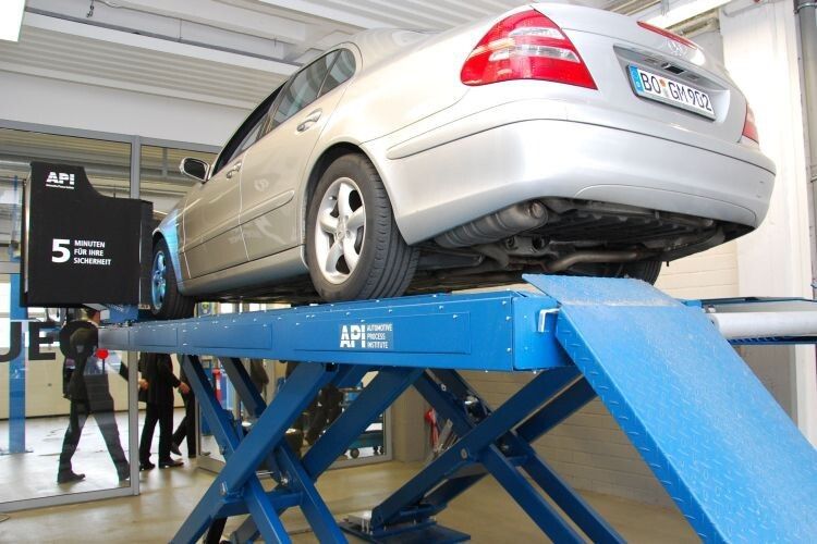 Lueg-Kunden erhalten eine kostenlose Achsvermessung. (Foto: Rubbel)