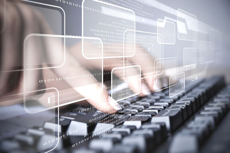 Der Desktop-Arbeitsplatz wird virtuell (© Sergey Nivens - Fotolia)