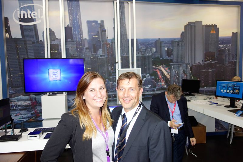 Monique Fiebig, Wortmann, mit Jörg Mueller, Intel. (Bild: IT-BUSINESS)