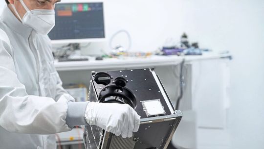 Brose plant den Einstieg in den Raumfahrt- und Satellitensektor und hat dazu strategische Partnerschaften dem Fraunhofer-Institut EMI, dem Fraunhofer ISC und dem Berlin Space Consortium geschlossen.(Bild:  Fraunhofer EMI)