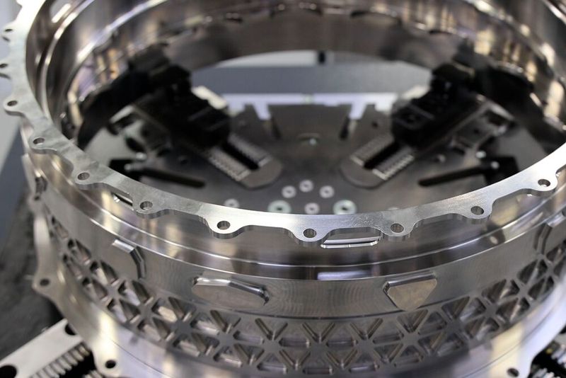 Grob hat eine hohe Kompetenz im bereich der zerspanung von komplexen Luftfahrtteilen, hier die Gehäusekomponente eines Jettriebwerks. (Bild: Maschinenmarkt/rw)