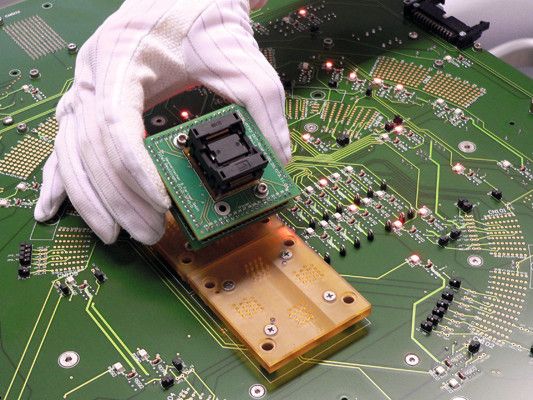 Rundum-Dienstleister: HTV beschafft nicht nur abgekündigte elektronische Bauteile, sondern testet und analysiert die Komponenten. (HTV)