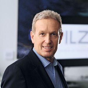 „Ein wesentlicher Aspekt von Industrie 4.0 ist die Verschmelzung von Automation und IT“, sagt Klaus Stark, Leiter Innovationsmanagement bei Pilz.