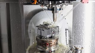 Modernste Maschinentechnologie, beste Werkzeugaufnahmen und Hochleistungswerkzeuge, kombiniert mit feinstem Prozess-Knowhow optimieren bei toolcraft die Fertigung. (Bild: Zecha)