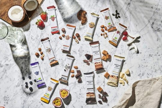 (Zur Angebotspalette von foodspring gehören Whey Protein, Snacks und Riegel.  Neben dem Logistik-Support durch Seven Senders setzt foodspring auch auf die Analyse-Unterstützung. (Bild: foodspring))