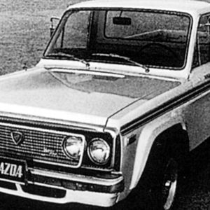 Der Mazda Rotary Pick-up (REPU) wurde zwischen 1974 und 1977 gebaut, wobei für die USA und Kanada etwas mehr als 15.000 Exemplare produziert wurden. Mit einem 1,3-Liter-13B-Vierfachvergasermotor mit vier Kanälen, ausgestellten Kotflügeln und markanten runden Rücklichtern war der REPU der weltweit erste – und einzige – Pick-up mit Wankelmotor.(Bild:  Mazda)