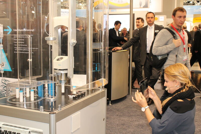 SPS IPC Drives 2013: Festo stellt Supraleiter für die Industrieautomation vor. (elektrotechnik/Kunze)