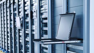 Zu den Vorteilen, die Node Pole für Datacenter-Ansiedlungen in Schweden nennt, sind neben grünem Strom aus Wasserkraft und günstige Stromtarife auch transparente Genehmigungsverfahren - Behörden seien bestrebt, Unternehmen behilflich zu sein, anstatt ihnen entgegenzuarbeiten – und „sehr wettbewerbsfähige Bodenpreise.  (Node Pole)