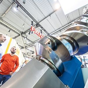 Eine neue Halle, mehr Ausstellungsfläche, und aufsehenerregende Exponate. Die AMB 2018 zeigt sich in noch nie dagewesenen Dimensionen.