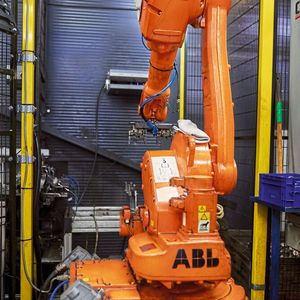 Robuster Roboterbetrieb in Gussteile-Fertigung (Lapp)