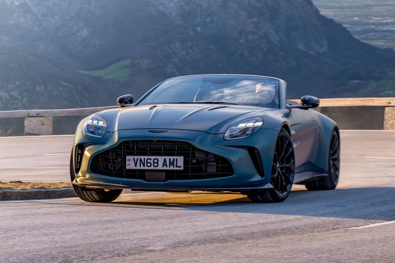 Es gibt zudem fünf Fahrmodi, neben Sport, Sport Plus, Track und Nass auch eine Individualeinstellung, wobei jeweils Motor, Lenkung und Fahrwerk angepasst werden. (Aston Martin/Andy Morgan)