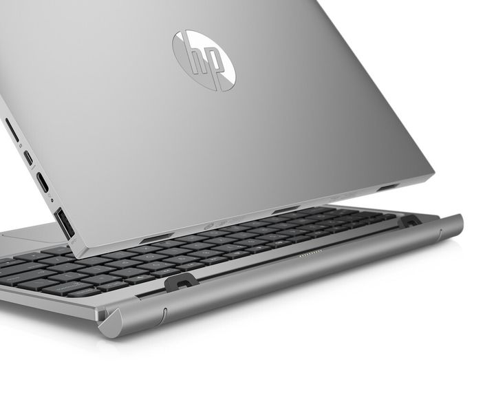 Das Tablet wird beim HP Pavilion x2 magnetisch mit dem Keyboard gekoppelt. Es kann auch um 180 Grad gedreht ausgesetzt werden. (Bild: HP)