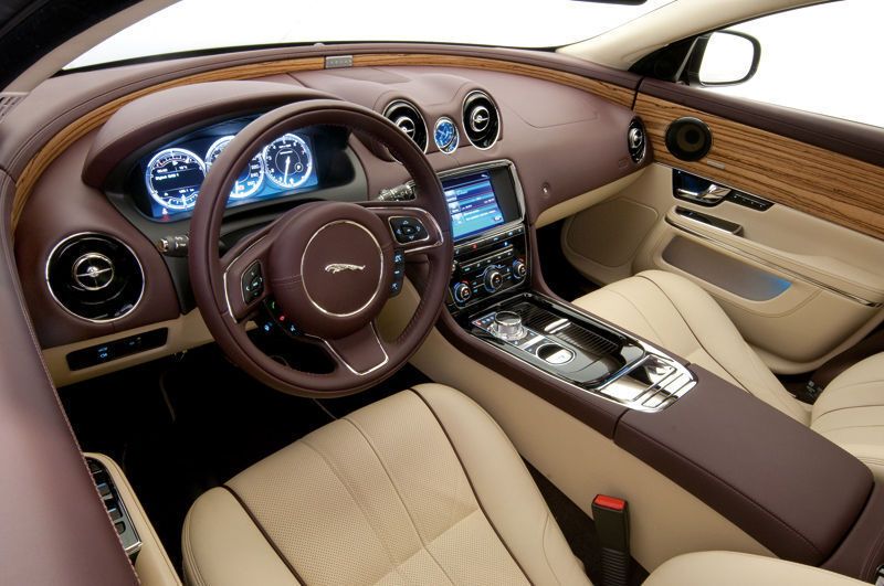 Es gibt vier Innenraumausstattungen: Luxury, Premium Luxury, Portfolio und Supersports. Im Vergleich zum Vorgängermodell wurde der Lederanteil erhöht. (Archiv: Vogel Business Media)