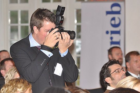Immer alles im Blick: Fotograf und Landesverbandsmitarbeiter Peter Widereck. (Archiv: Vogel Business Media)