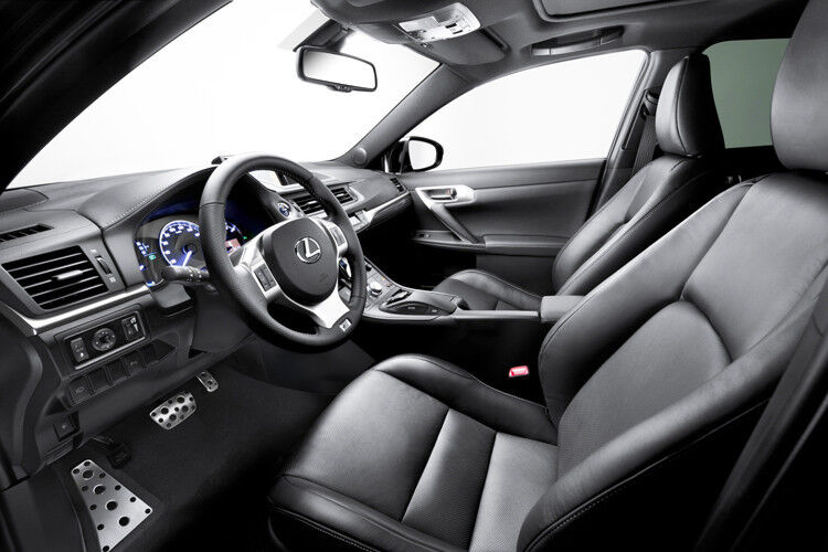 Die Sportversionen erhalten ein Paket mit speziellen Ausstattungs-Features. (Foto: Lexus)
