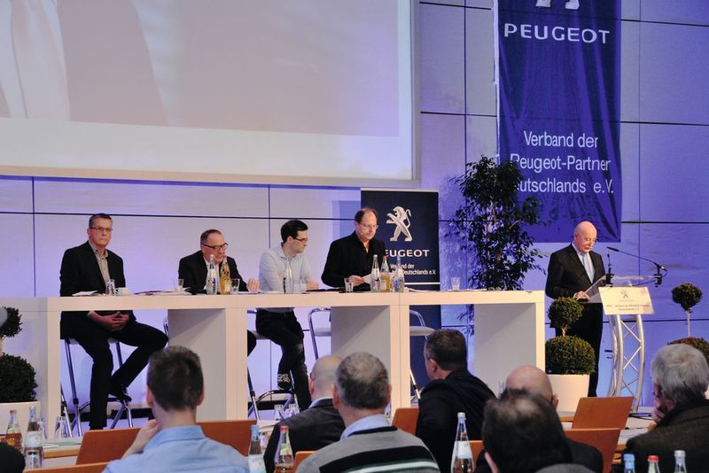 Die Führung des Verbands der Peugeot-Partner Deutschlands (VPPD) sah sich auf der Mitgliederversammlung deutlicher Kritik insbesondere von größeren Händlern ausgesetzt. (Bild: VPPD)