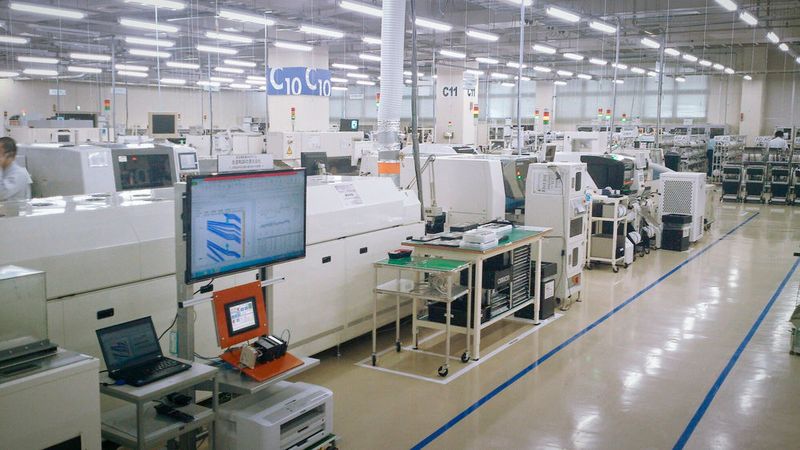 Schlüssel für das Predictive Maintenance bei Omron ist die 4M-Sensorik, die an der Realisierung des Null-Störfälle-Konzepts arbeitet. Im Mittelpunkt stehen die für die Produktion erforderlichen vier M´s Mensch, Maschine, Material, Methode. (Omron )