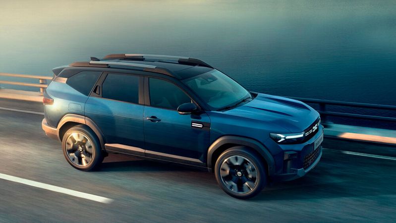 Als Mildhybrid G140 fährt der Dacia Bigster laut Hersteller 1.450 Kilometer weit.(Bild:  Dacia)