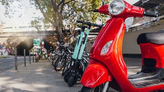 Die meisten Leihroller stehen in Europa in den spanischen Städten Barcelona und Madrid. (Invers)