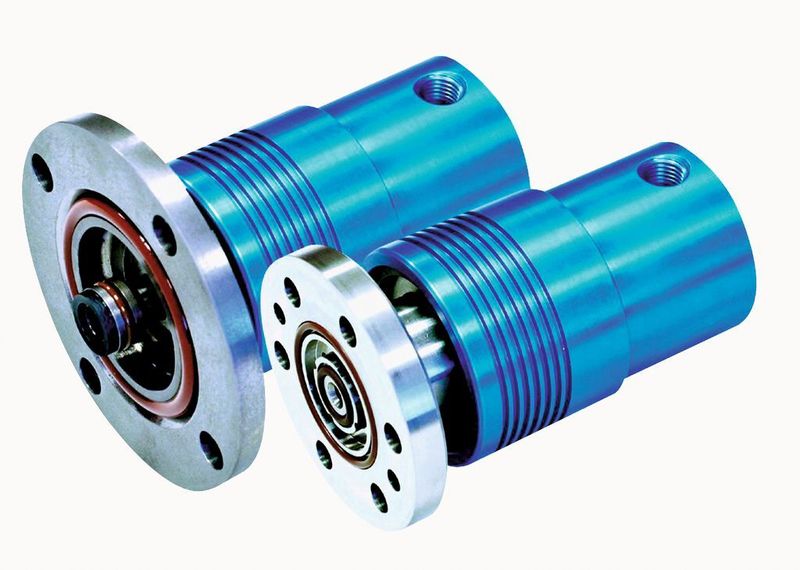 Bild 5: Wird Druckluft für den Spänetransport durch Spindel und Werkzeug geleitet, empfehlen sich Drehdurchführungen mit kontrollierter Leckage.  (Bild: Deublin)