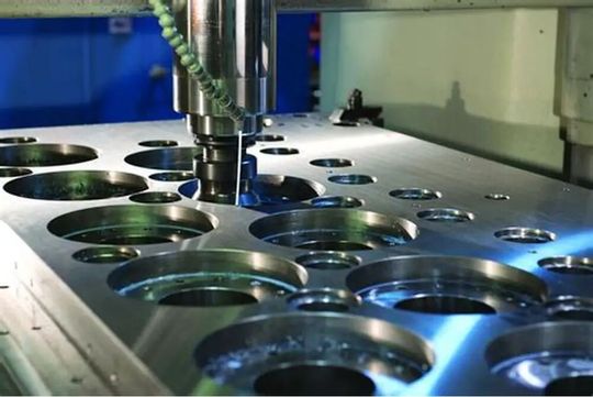 Rechtzeitig reagieren! Metall verarbeitende Betriebe waren in den letzten 12 Monaten verstärkt in der Bredouille, was die Liquidität angeht. Ergebnisse, die eine Umfrage von Close Brothers Factoring ans Tageslicht brachte, lassen nichts wirklich Gutes ahnen ...(Bild:  Spankurve)