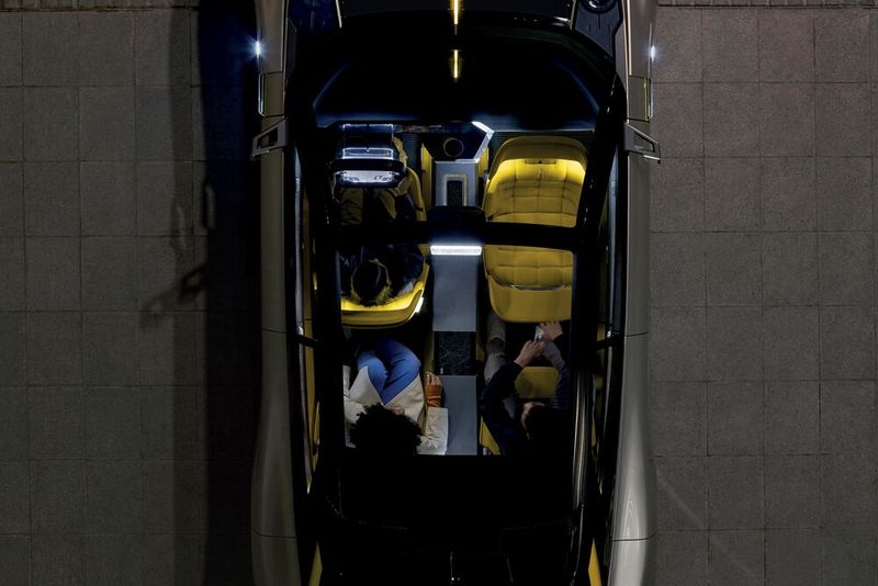 Der Innenraum ist bei der Travel-Variante sehr großzügig. (Bild: Renault)