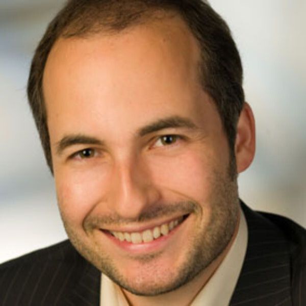 Prof. Dr. Claus-Christian Carbon, Lehrstuhlinhaber für Allgemeine Psychologie und Methodenlehre an der Universität Bamberg: „Im Zentrum der e-Mobilität steht der Nutzer. Akzeptanz, Bedürfnisse und Benutzerfreundlichkeit sind die Grundbausteine einer innovativ-mobilen Zukunft und somit Mittelpunkt unseres Forschungsansatzes.“ (Bild:  Claus-Christian Carbon)