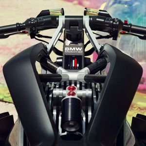 (BMW)