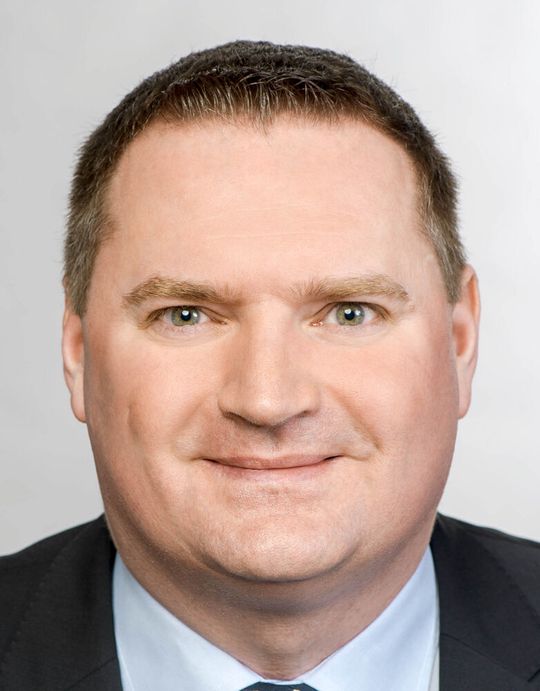 Bartol Filipovic leitet am Fraunhofer-Institut für Angewandte und Integrierte Sicherheit AISEC den Bereich Product Protection and Industrial Security, der sich mit Sicherheitsfragen in den Themenfeldern Produktschutz, Automotive Security, Industrial Security und des Internet of Things befasst.(Bild:  Fraunhofer AISEC/Andreas Heddergott)