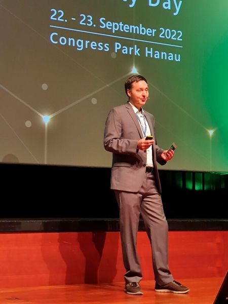 Mario Emig, Head of Information Security Business Development bei Controlware, freut sich über den regen Informationsaustausch. (Bild: Vogel IT-Medien)