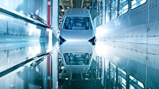 Eisenmann liefert Tesla unter anderem das Fördersystem E-Shuttle 300 für die Vorbehandlung und kataphoretische Tauchlackierung. (Foto: Eisenmann)