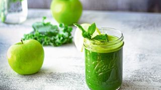 Bei einer Formuladiät sind nur wenige Kalorien in Form von speziellen Drinks erlaubt. Eine solche strikte Diät kann das Darmmikrobiom stark beeinflussen, wie eine aktuelle Studie zeigt (Symbolbild). (gemeinfrei, Christina Rumpf)