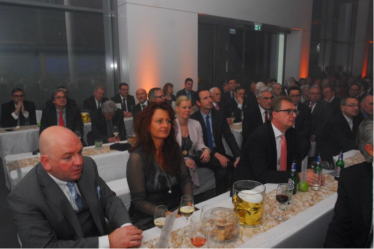 Volle Reihen: Rund 400 Gäste kamen zum Dreifachjubiläum nach Frankfurt. (Foto: Zietz)