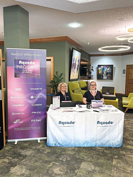 Veronika und Anja Rühlicke begrüßen jeden Gast auf den Aquado Info Days 2025. (Bild: Vogel IT-Medien GmbH)