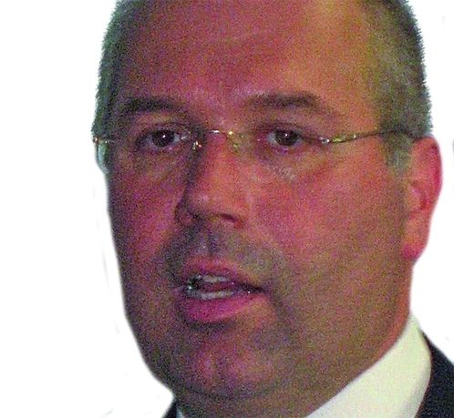 Dipl.-Ing. Andreas Bachthaler,  Geschäftsführer Data M Engineering GmbH:  „Wir können auch kleine Teile flexibel walzprofilieren, damit ersetzen wir den teureren Tiefziehprozess.“ Bilder: Kuhn (Archiv: Vogel Business Media)