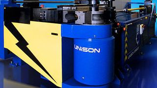 Die neue Rohrbiegemaschine Breeze 170 von Unison kann auch Titan und hochfeste Stähle biegen. Bild: Unison (Archiv: Vogel Business Media)