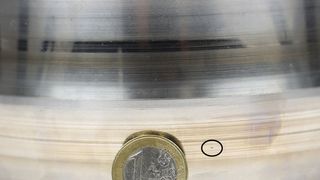 Die kleinsten Oberflächenabschälungen führen zum vorzeitigen Ausfall und lassen sich oft nur durch eine mikroskopische Oberflächenprüfung feststellen.  (Eisenhart Laeppche)