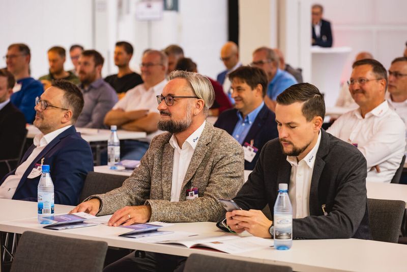 Impressionen vom 24. Würzburger EMS-Tag: Im Mittelpunkt standen aktuelle Branchenthemen, praxisnahe Impulse und insbesondere der persönliche Austausch innerhalb der EMS-Community. (Bild: Stefan Bausewein)