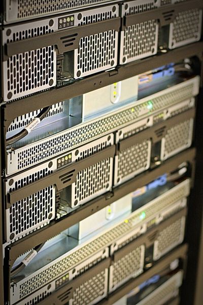 Das Active-Archive-System soll laut Hersteller nicht nur mit einer zehnfach höhere Bruttospeicherkapazität als herkömmliche Storage-Lösungen aufwarten, sondern mit einer Stromaufnahme von 6,9 Kilowatt pro Rack energieeffizienter arbeiten. (Bild: HGST)