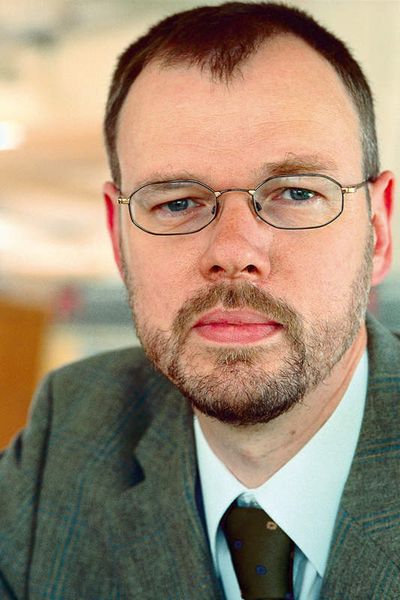 Josef Papenfort, Produktmanager TwinCAT bei Beckhoff:  „Die Anzahl der synchron zu regelnden Achsen wird zunehmen, die Art der Kopplung untereinander komplexer werden. Allein dieser Trend macht auch die SPS-Programme immer komplexer. Hierfür und für viele andere Entwicklungen wird der IPC leistungsfähige RAMs und CPUs benötigen“. (Archiv: Vogel Business Media)