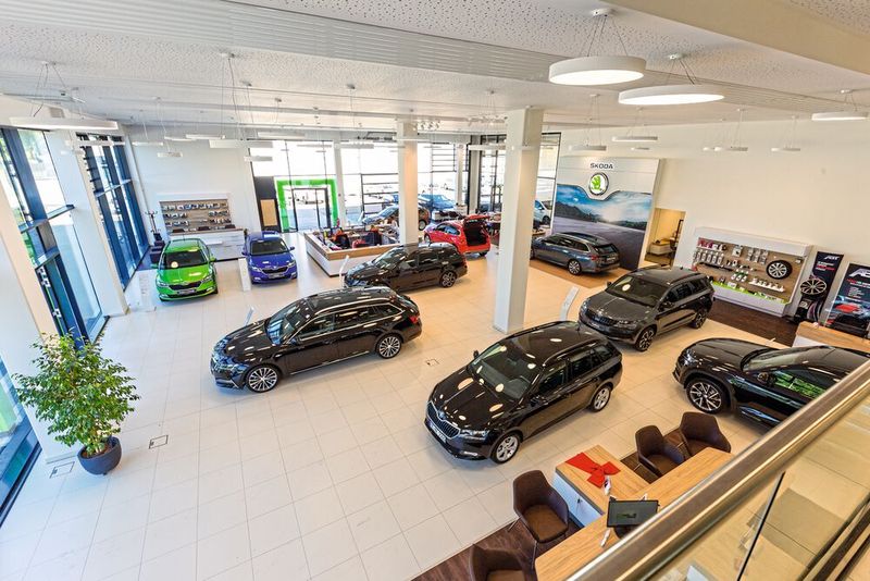 Die Marke Skoda wird auf 500 Quadratmetern im Schauraum präsentiert. (Bild: Schmolck)