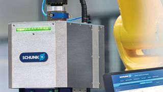 Der intelligente Schunk-Batteriezellgreifer bestimmt während der Handhabung alle für die Qualitätskontrolle relevanten geometrischen und elektrischen Parameter von Li-Ion-Zellen. Damit leistet er einen wichtigen Beitrag für die smarte Batterieproduktion. (Schunk)