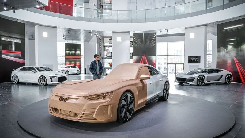 Eine Dreiviertel-Frontansicht eines sogenannten Schichtmodells des Audi E-Tron ​​GT. (Bild: Audi)