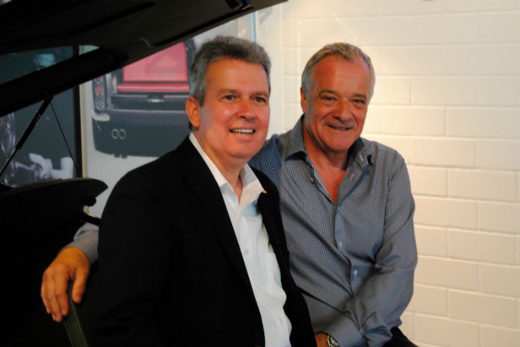 Team auf der Bank: Unternehmensgründer David Brown (re.) und Marcus Keller, der den Vertrieb in Deutschland übernimmt.  (Bild: Baeuchle)