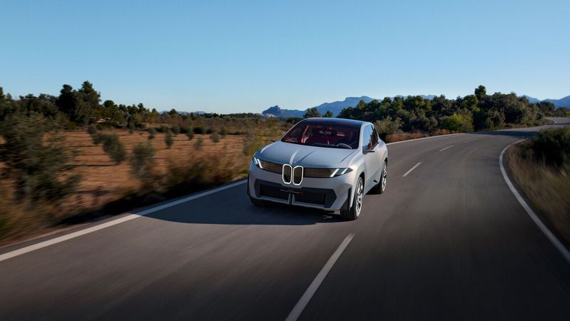 Die Serienversion des „Vision Neue Klasse X“ soll 2025 starten.(Bild:  BMW)