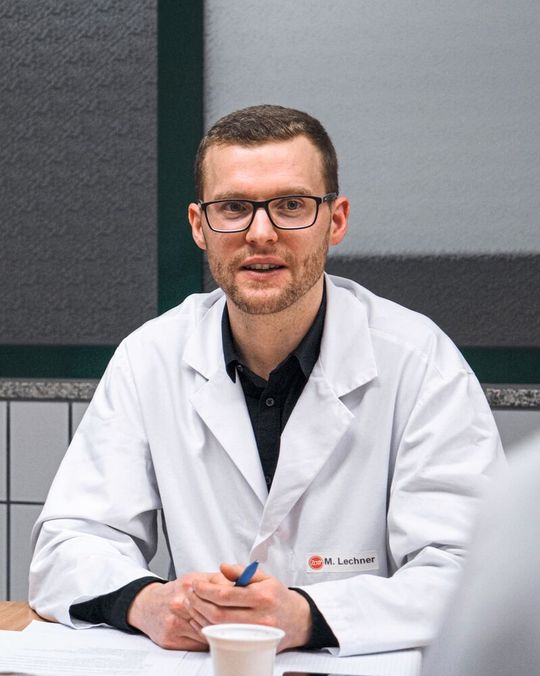 Martin Lechner, Zott: „Maier Packaging hat uns immer auch kritisch und mit großem Fachwissen auf konstruktive Änderungen hingewiesen und welche Folgen daraus resultieren.“(Bild:  Optima)