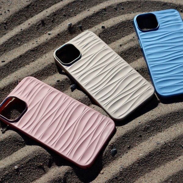 Im Produktportfolio von Dbramante1928 gibt es neben Smartphone-Hüllen aus wiederaufbereitetem Vollnarbenleder auch Hüllen aus recycelten Kunststoffen. (Bild: dbramante1928)