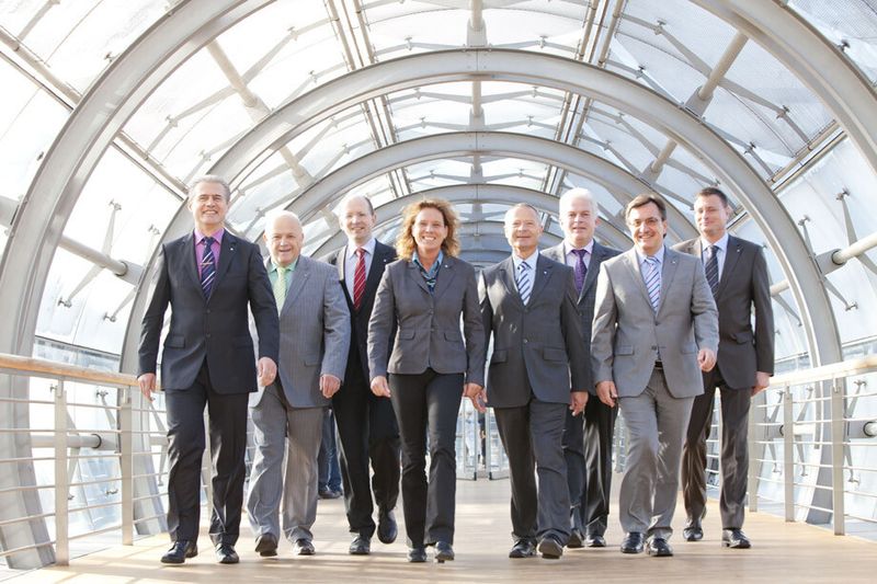 Die Deutschsprachige SAP-Anwendergruppe e.V. (DSAG) in Walldorf ist die unabhängige Interessenvertretung der SAP-Anwender in Deutschland, Österreich und der Schweiz (im Bild: der achtköpfige DSAG-Vorstand während des Jahreskongresses 2012). (© DSAG 2012)